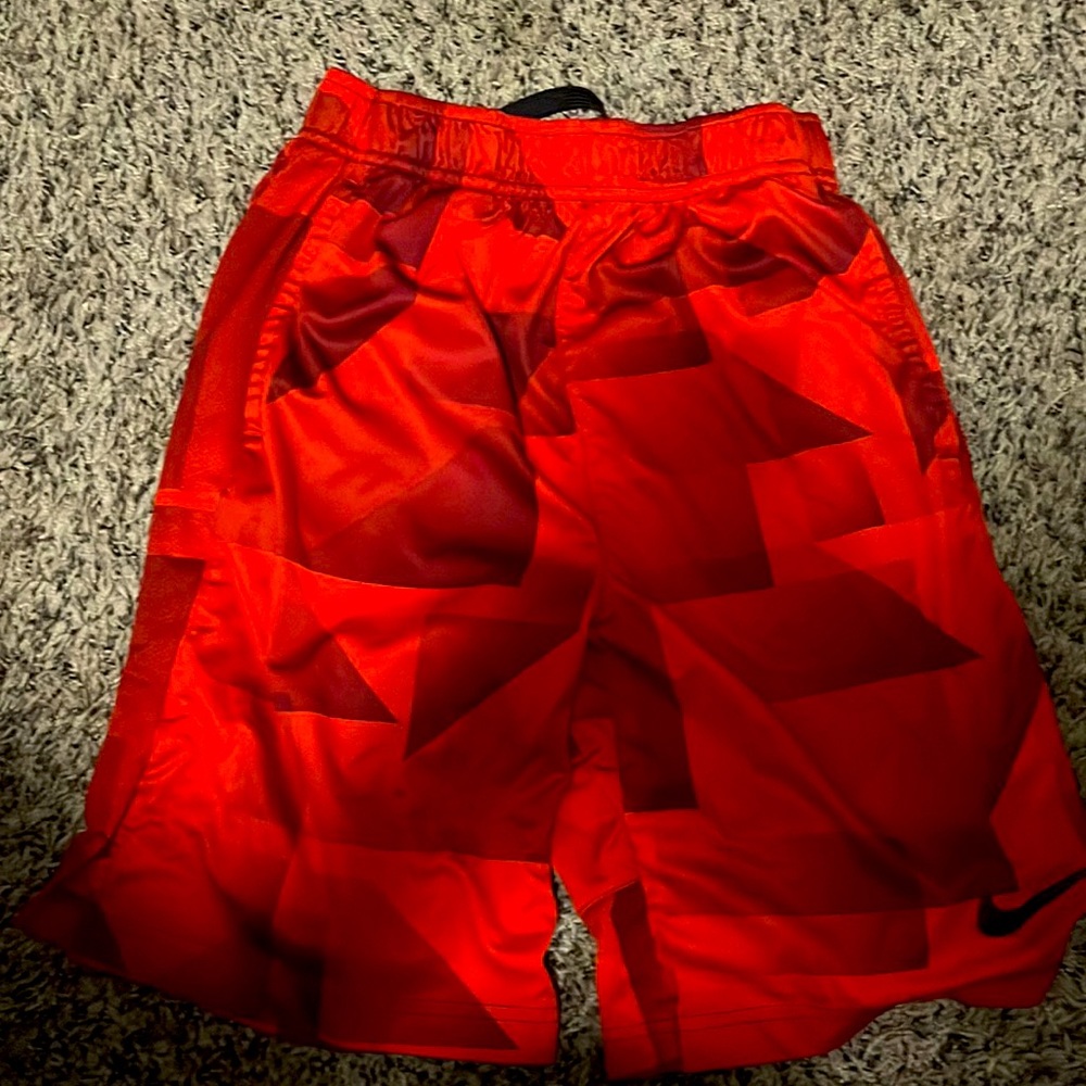 Nike boys basketball shorts -red / size - large